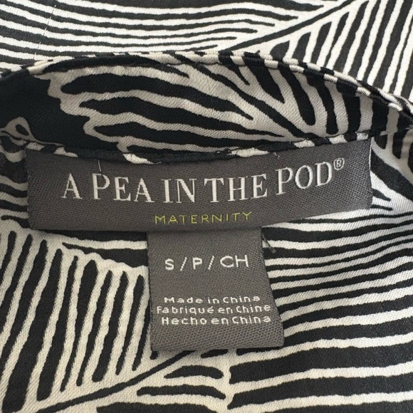 A Pea In The Pod Maternity Black & White Leaf Print Silky Sleeveless Blouse | Sm - Picture 8 of 10